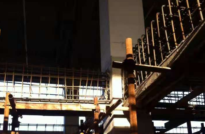 北戴河一厂房梁柱截面加大施工